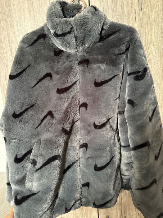Дамско пухено яке Nike