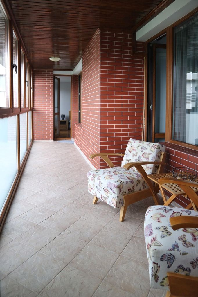 Дава се под наем Тристаен апартамент в София, Изток - 120 кв.м за 970 € - Снимка #9