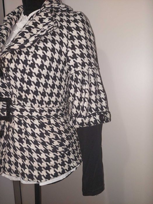 Palton alb negru stil carouri maneci clopot super elegant