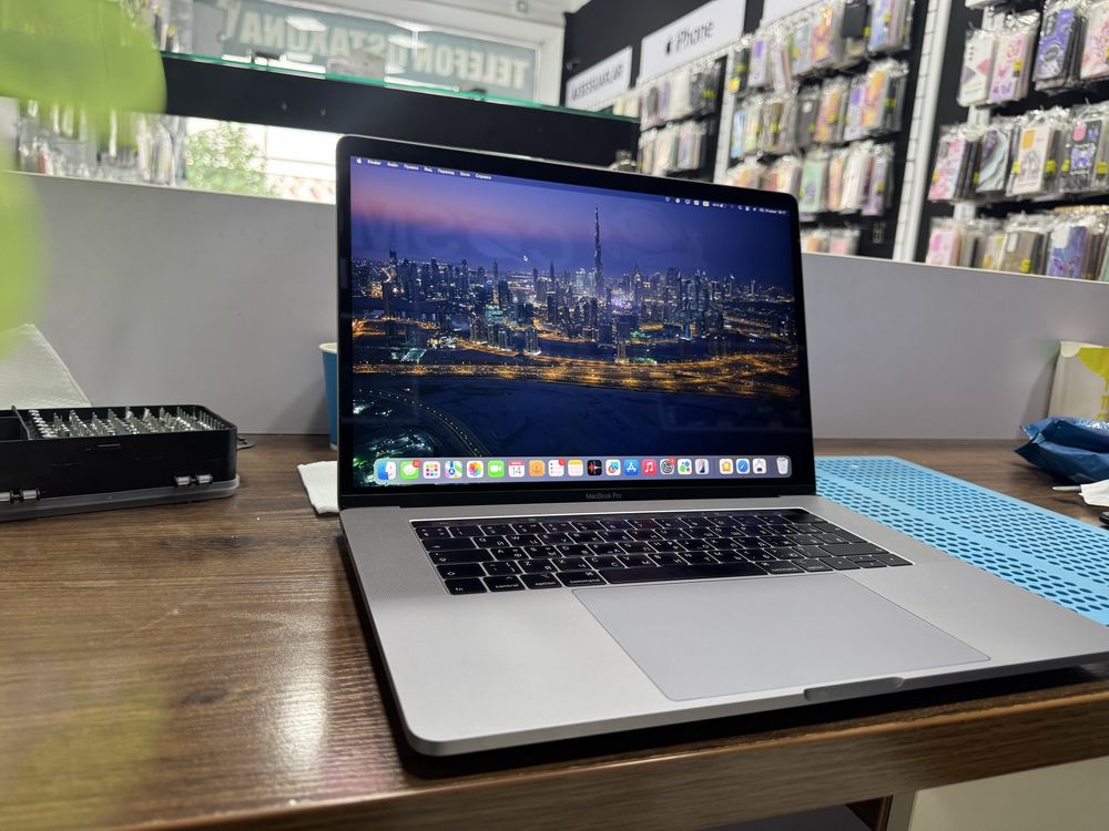 Macbook pro 15 2018, touchbar