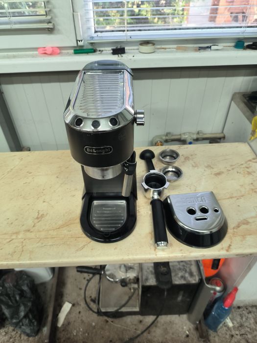 Delonghi EC685.BK Dedica