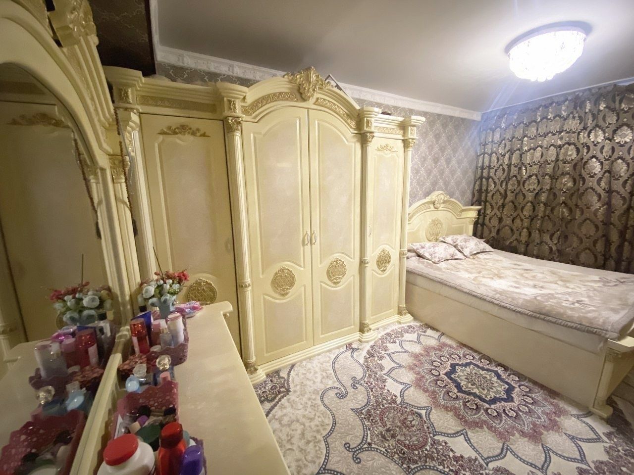 Spalni mebel sotiladi