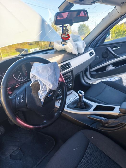 Bmw E90 318d LCI avariat