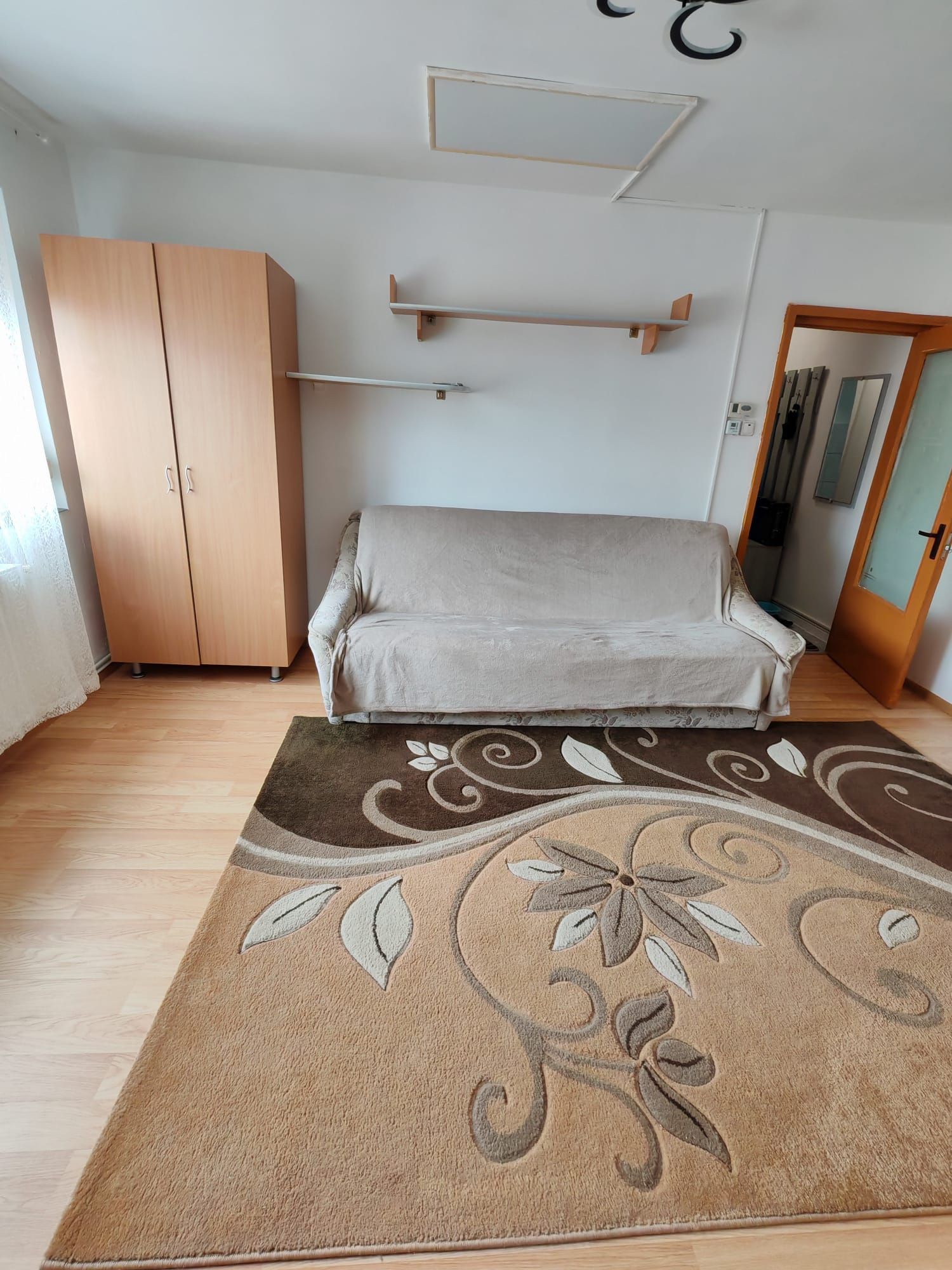 De închiriat apartament 2 camere