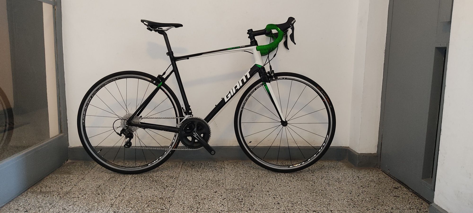 Giant Defy, Shimano 105 11 скорости, шосеен