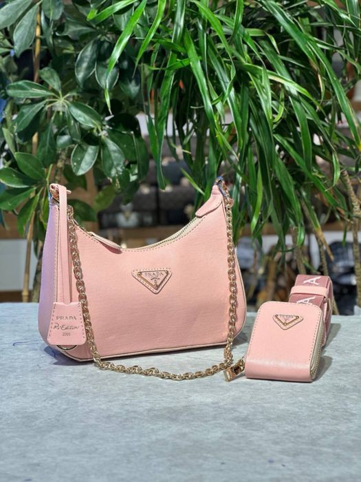 Geanta Prada noua !!! Dimensiuni 23/13 !!!