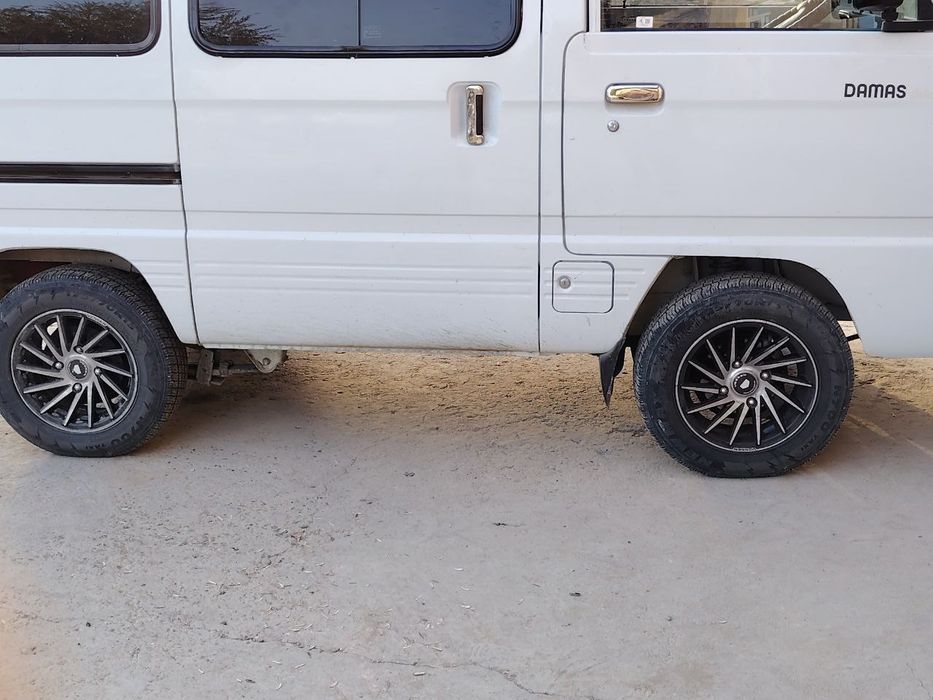 R13 diska balon holati zoʻr chaqa chuqa joyi yoʻq balon holatiyam zoʻr