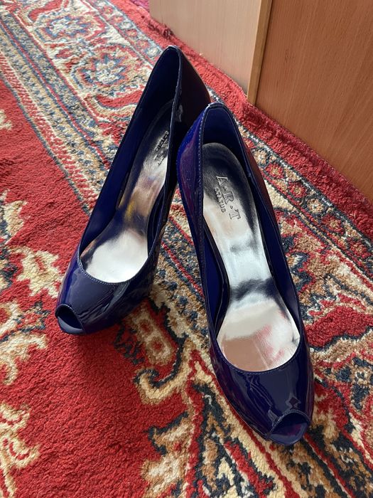 Продам новые туфли