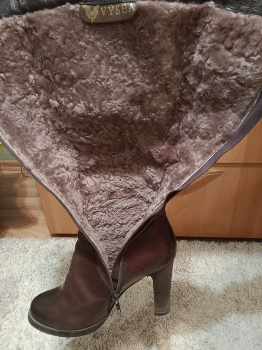 Продам зимние сапоги из натуральной кожи и меха.