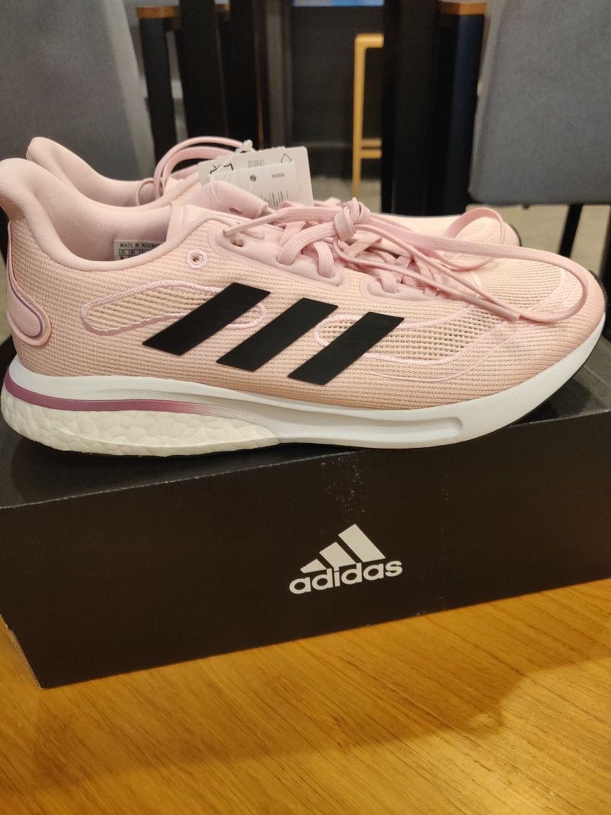 Чисто нови Adidas Supernova