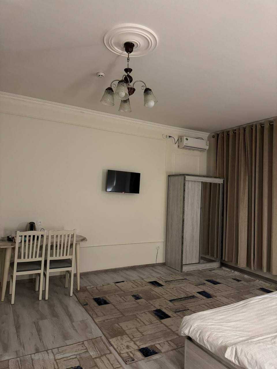Hotel bez zaks /Mehmonxona bez zaks /Gasnitsa