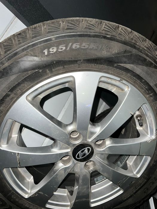 Диск с шиной. Балон почти новый