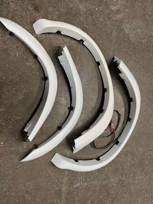 Фендер на Монтеро спорт Mitsubishi Montero Sport в Алматы