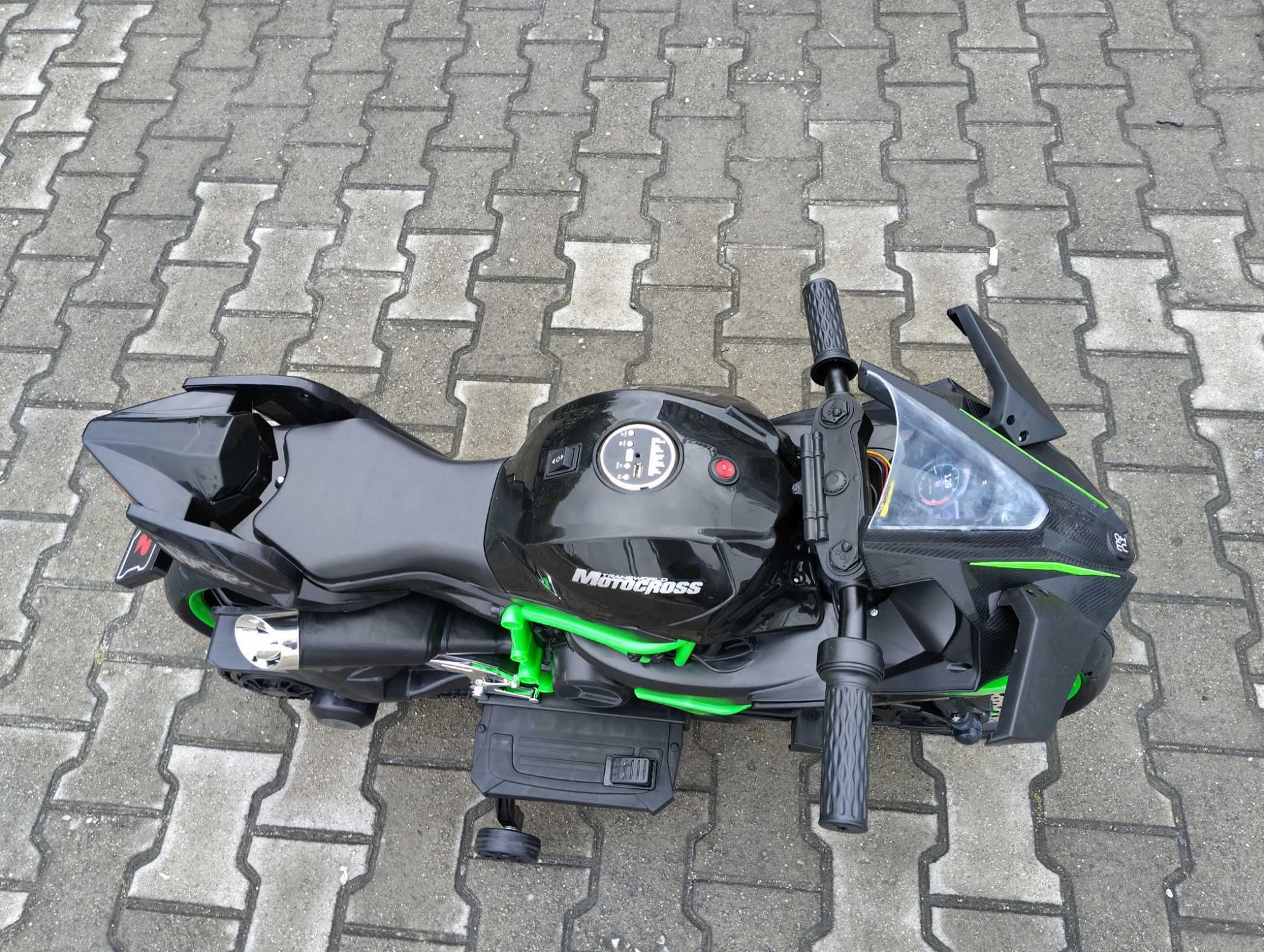 KAWASAKI акумулаторен мотор NINJA DUO черен