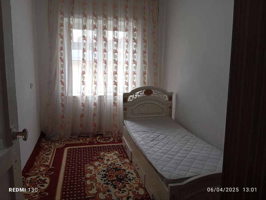 Samarqand 8 mart Timur shox toʻyxonani oldida 4 etajli domni 2 etajida