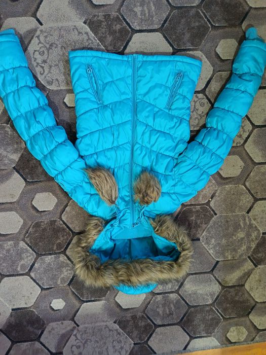 Куртка на девочку на 7-8 лет