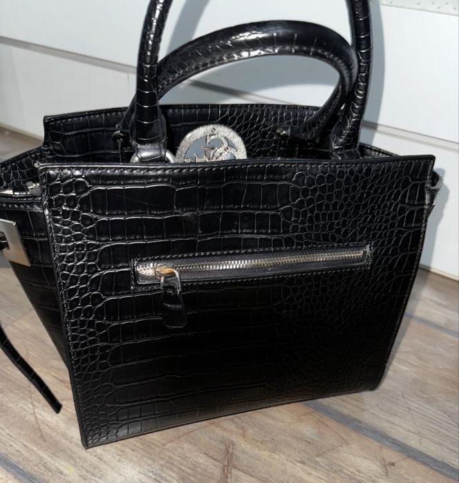 Черна чанта GUESS