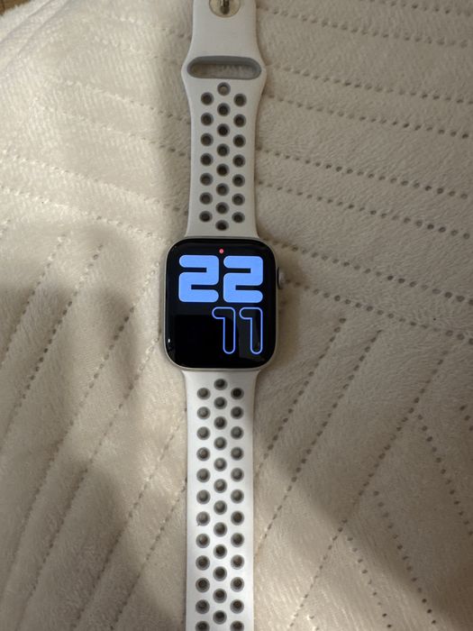 Продам apple watch se 2 серия