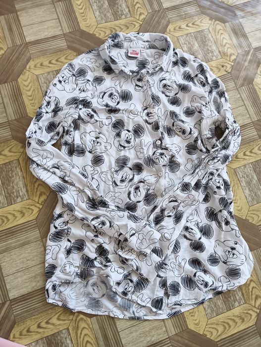 Cămașă albă cu imprimeu și fustă cu talie mărimea XS