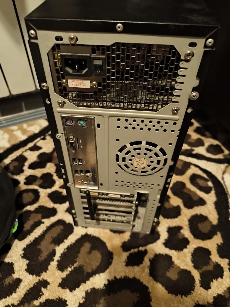 Компьютерный кейс+ Zotac gtx+ материнская плата