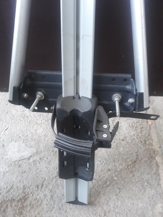 Suporti pzr transportul bicicletelor pe autoturism .