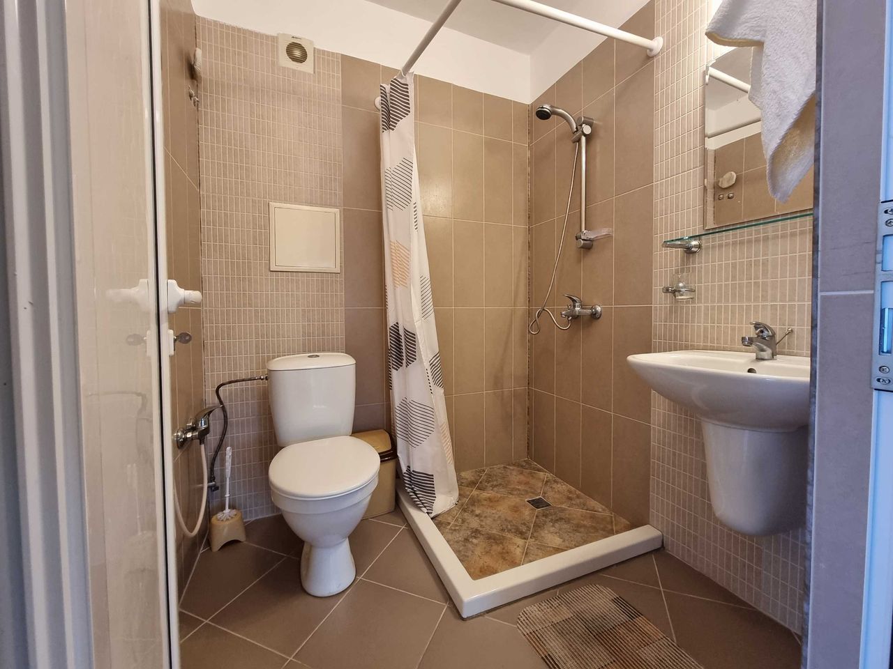 Дава се под наем Двустаен апартамент в Бургас, Сарафово - 70 кв.м за 300 € - Снимка #5