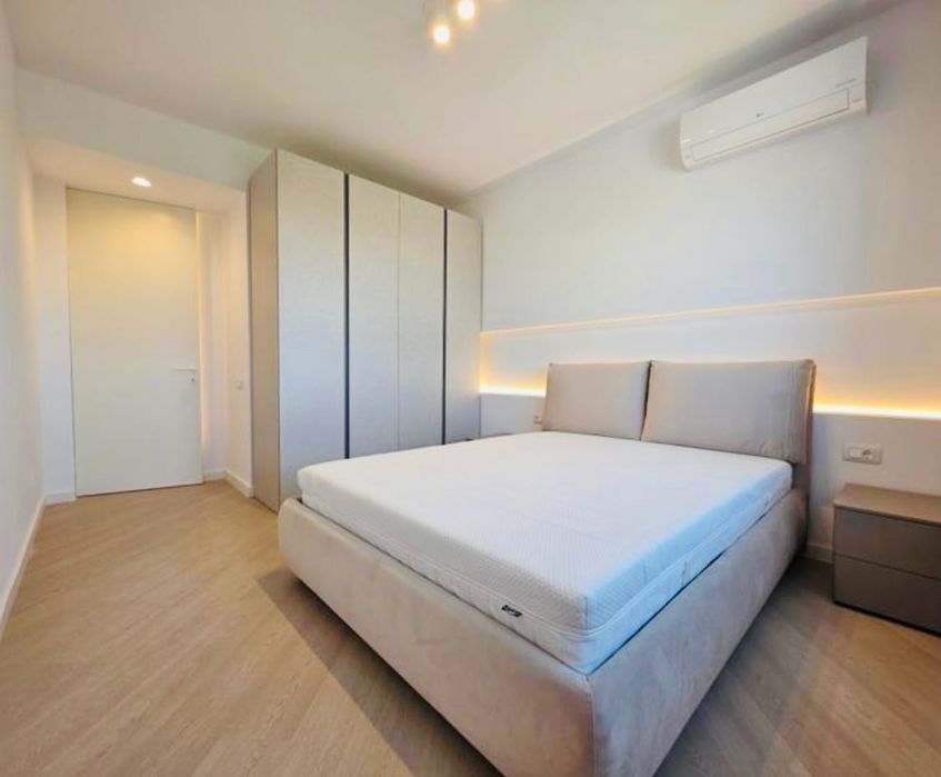 Prima închiriere Cortina North Mobilă Rovere Direct Propietar 750 euro