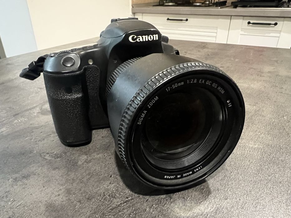 Canon 60D + Sigma 17-50mm f/2.8 + Canon 40mm f/2.8 + Nissin Di600