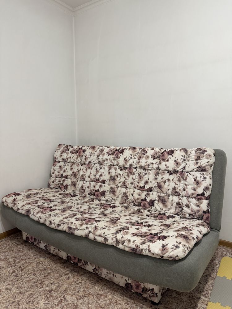 Продам диван с креслами