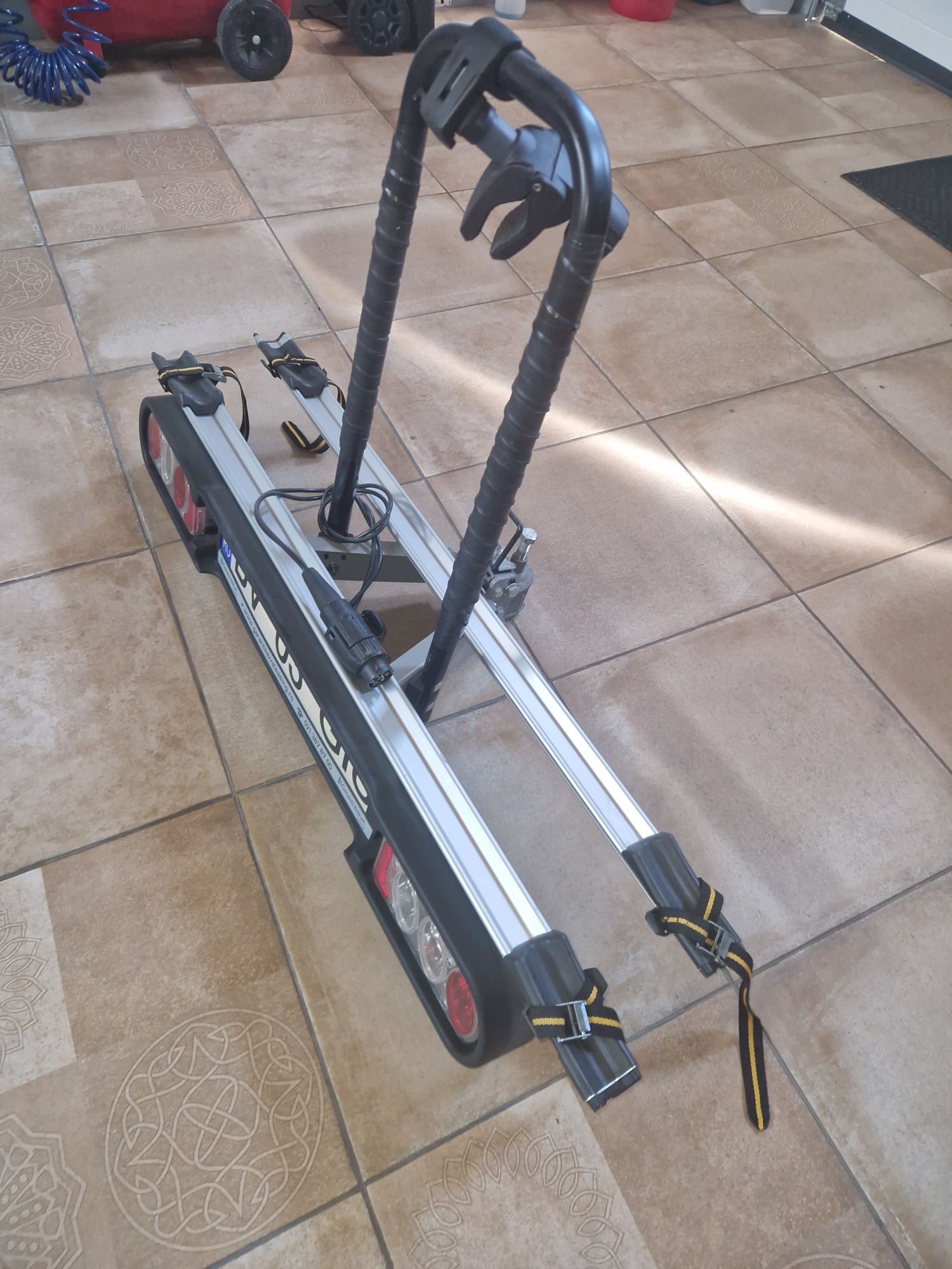 Suport bicicletă pe cârlig rabatabil