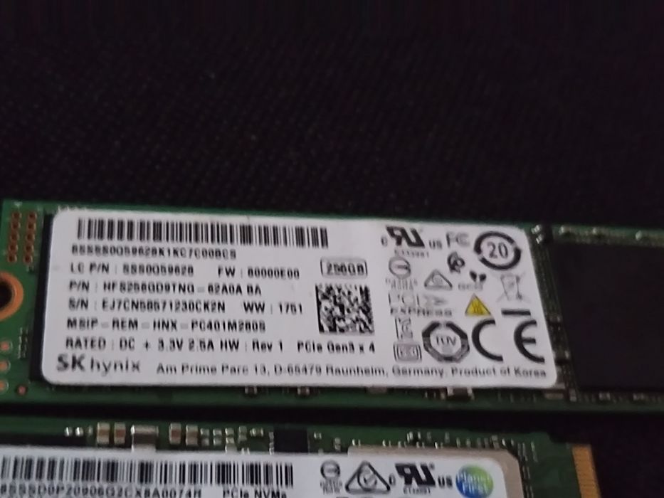 Vand ssd uri nvme 3x4 de 256 si 512