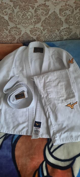 Продам кимоно белого цвета