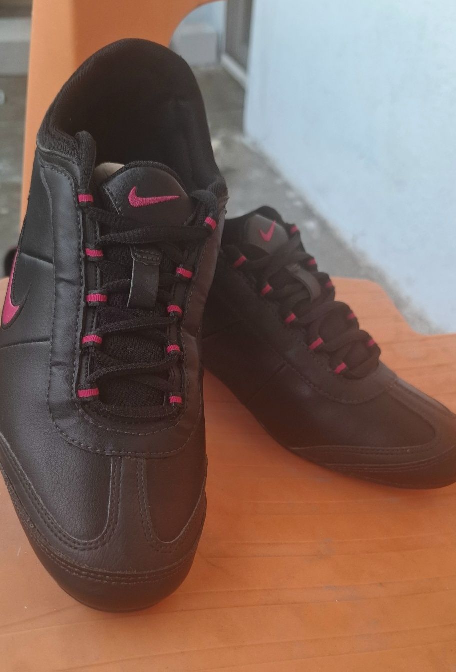 Nike черни маратонки с розово – чисто нови! Размер 38