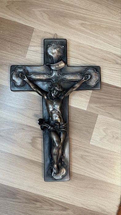 Crucifix mare din ipsos