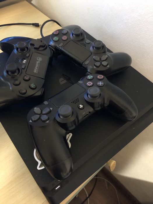 Ps4 cu 3 manete si jocuri