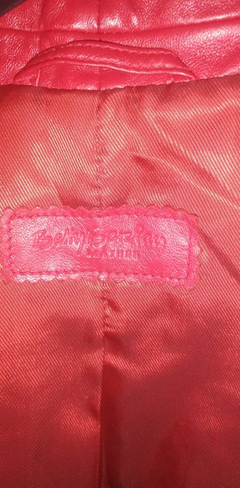 Продам женскую куртку в отличном состоянии.