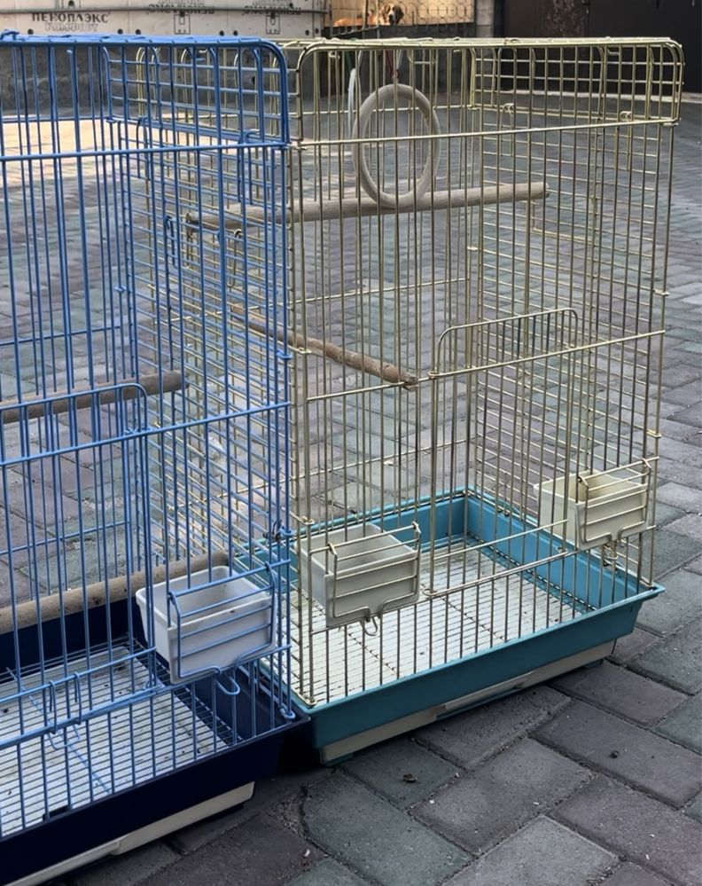 Продам клетки для крупных попугаев