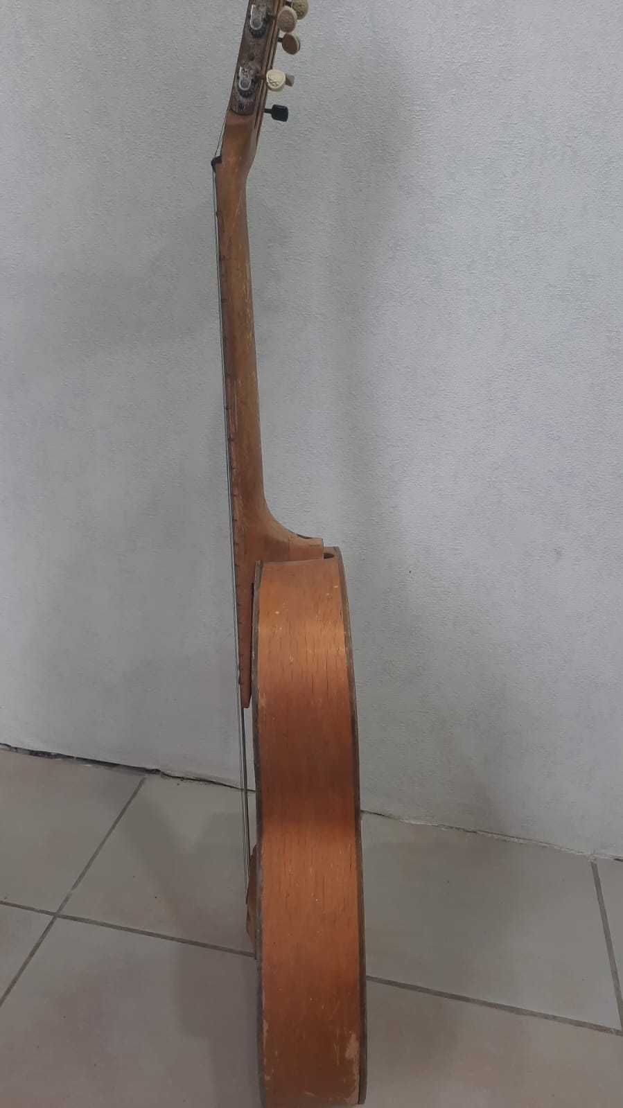 Продам семиструнную гитару