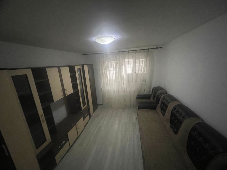 Vând apartament zona catanga Bloc j1 etaj 2!