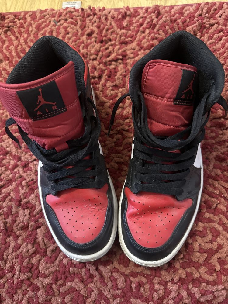 Jordan 1 mid reverse bread