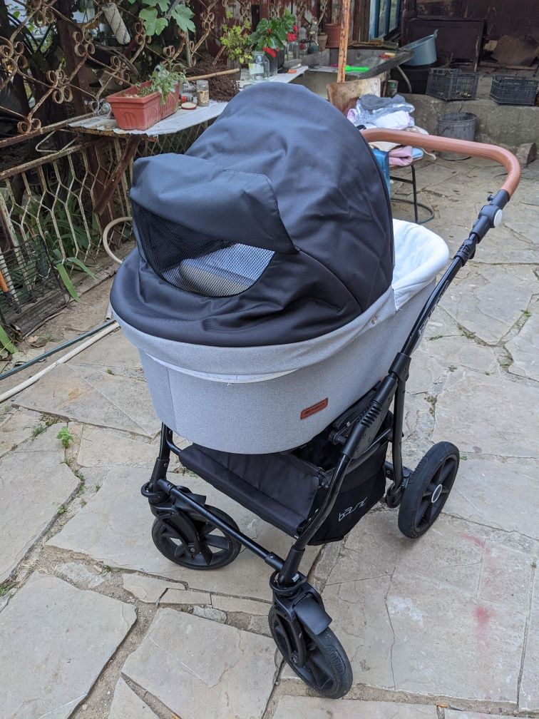 Бебешка количка RIKO