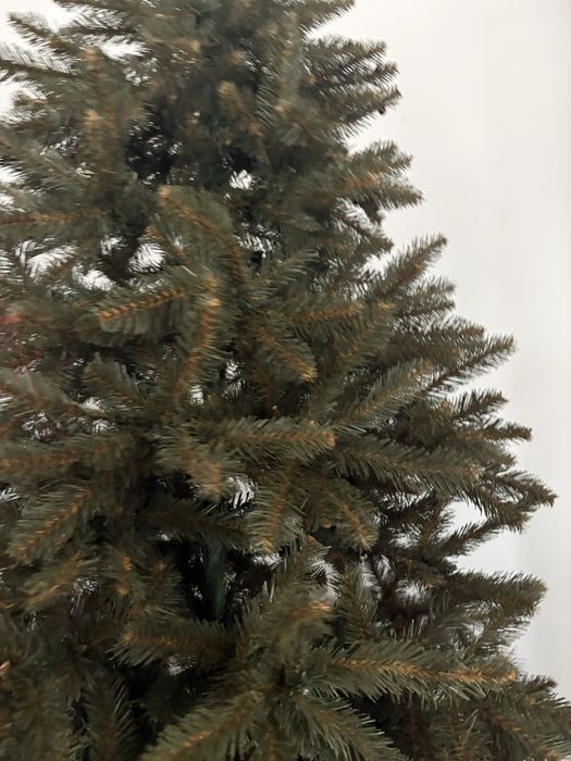 Brad artificial superb, stare ecepțională