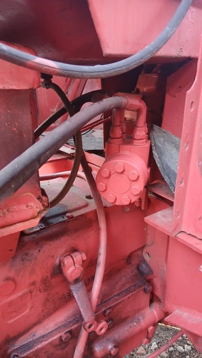 De vânzare tractor utb 650 cu plug și remorcă rm2