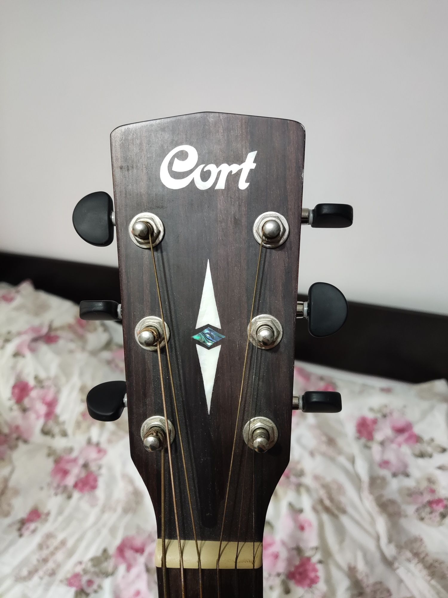 Guitar CORT L 450C NS