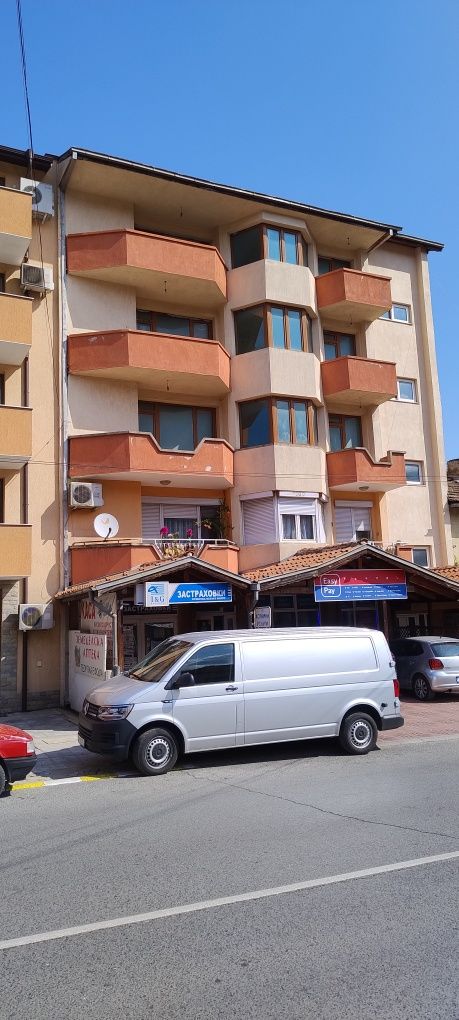 Продавам етаж от кооперация с акт 16 в гр.Петрич