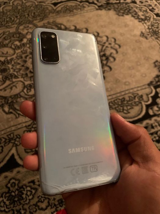 Продам на запчасти Samsung s20