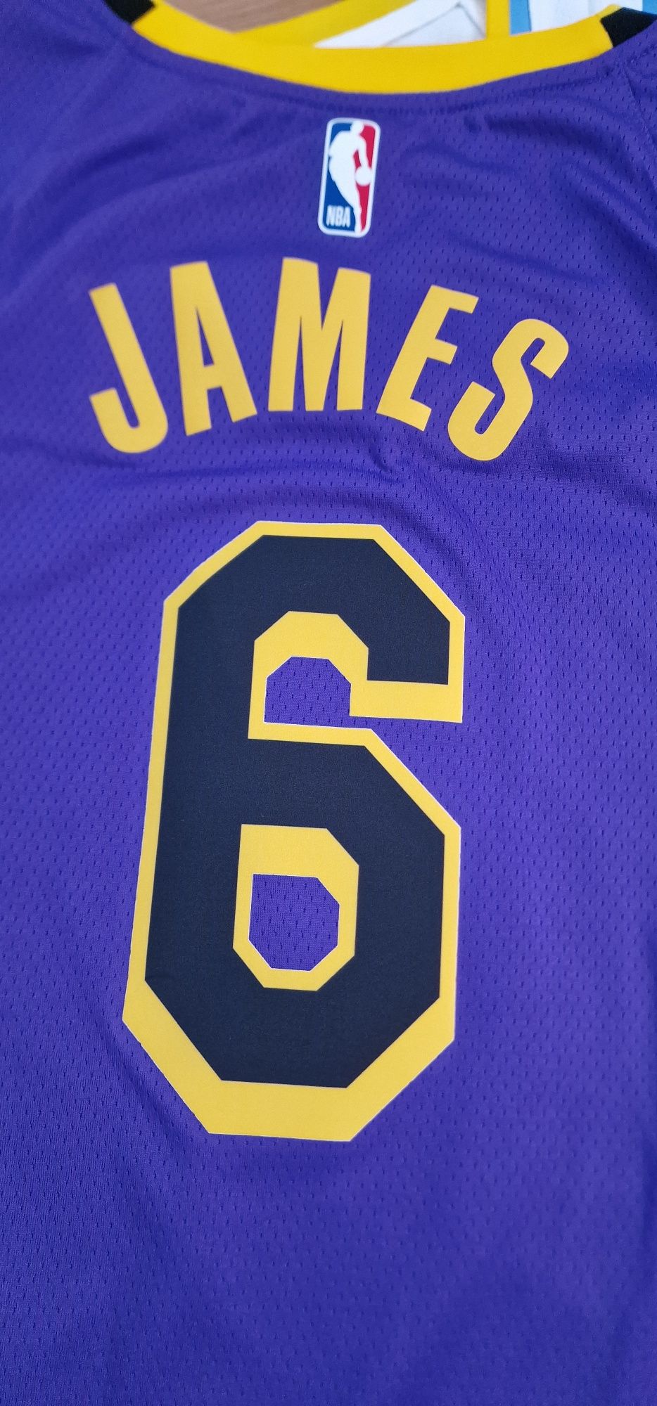 LeBron James Lakers блузи L/XL, оригинални