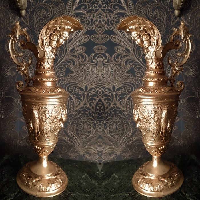 Set de 2 carafe foarte vechi din metal aurit in stilul Baroc,piese de