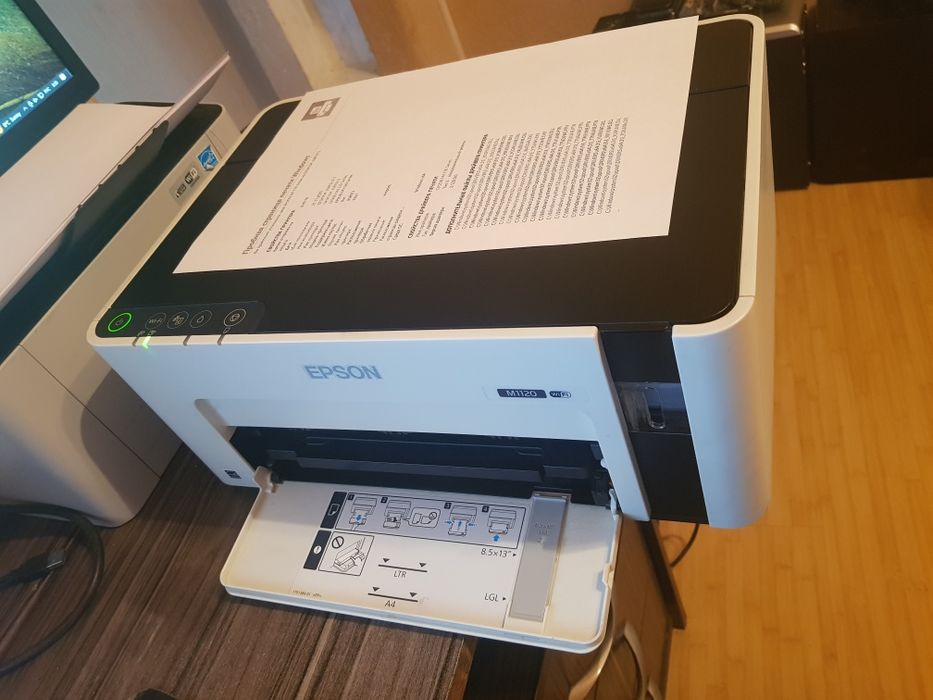 Принтер эпсон с Wi Fi  черно белый
