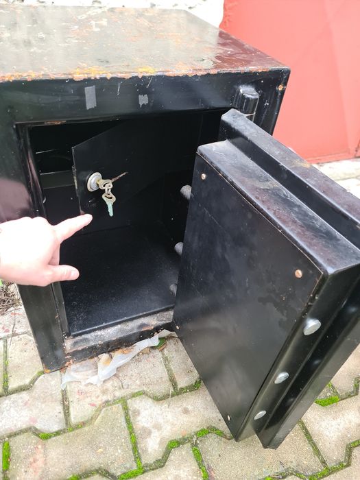 Casa valori seif romanesc 2 rânduri chei 60 x 40 cm ,150 kg,stare buna